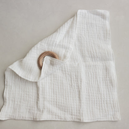 Beech wood ring teether with muslin